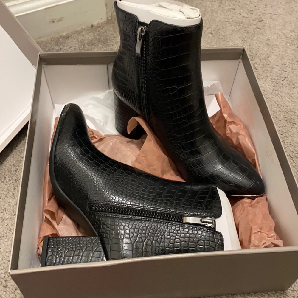 Franco Sarto Bianco booties size 7